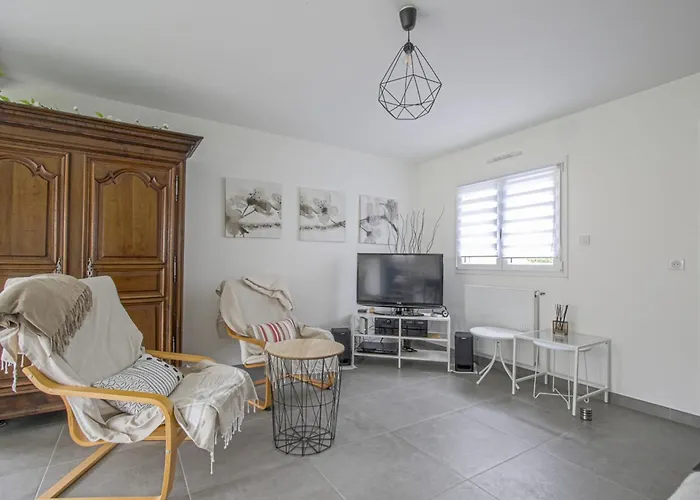 Holiday home The House Of Chestnut Trees Private Parking