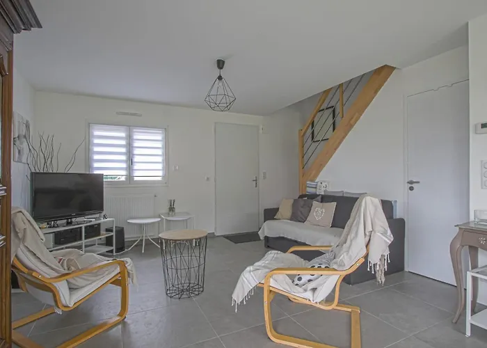 The House Of Chestnut Trees Private Parking Holiday home